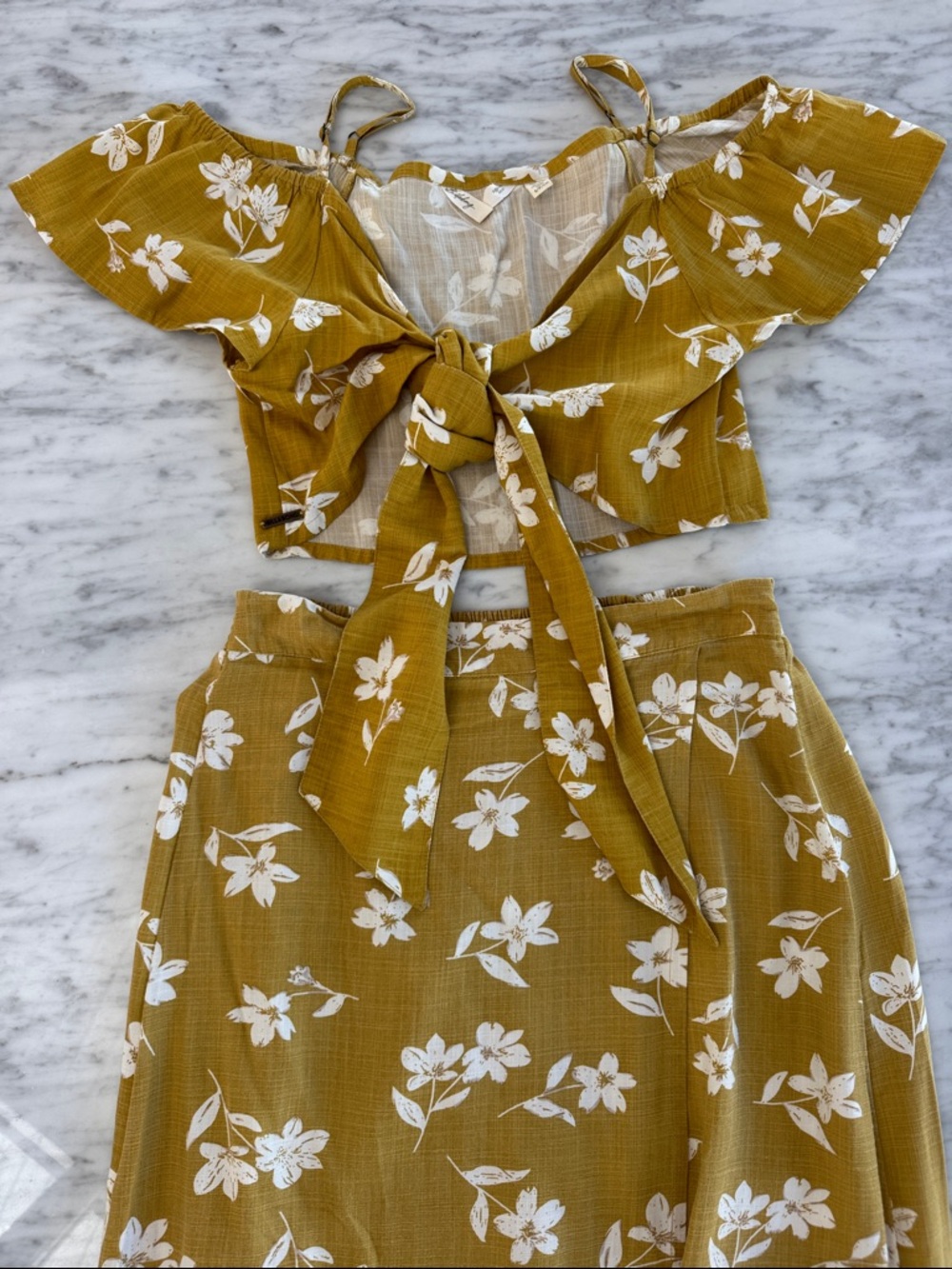 Billabong Mustard Floral Tie-Front Crop Top & High Slit Skirt. S Top, M Skirt.